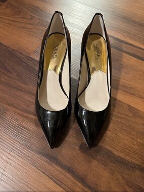 MICHAEL Michael Kors Black Patent Pointed Pumps with Gold Insole Accents